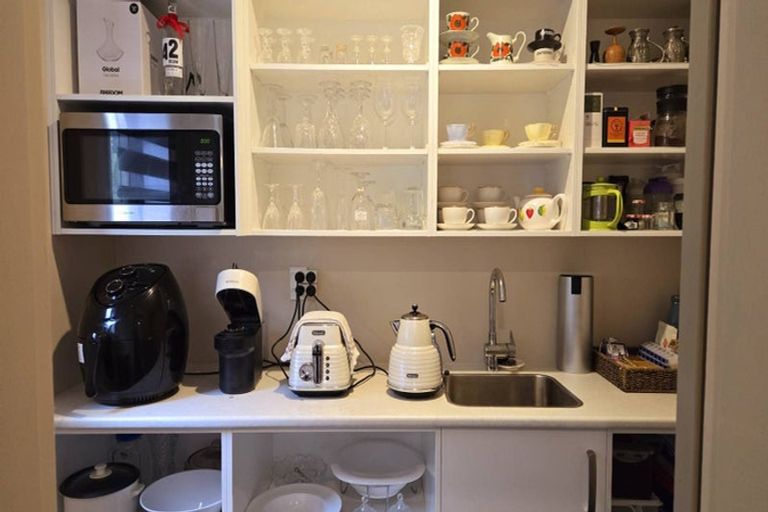 Photo of property in 22 Portmore Place, Grenada Village, Wellington, 6037