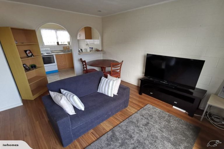 Photo of property in 3/6 Craigbank Avenue, New Lynn, Auckland, 0600