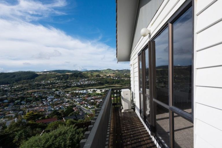 Photo of property in 33 Saint Aidans Way, Tawa, Wellington, 5028
