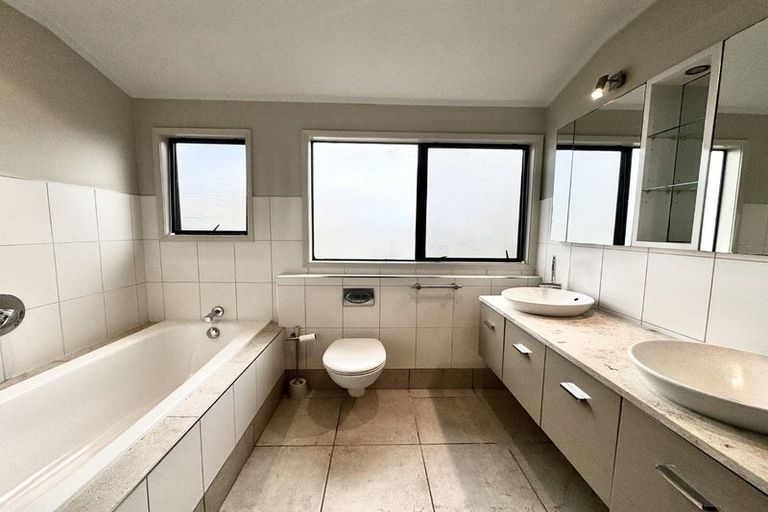 Photo of property in 60 Porritt Avenue, Chatswood, Auckland, 0626