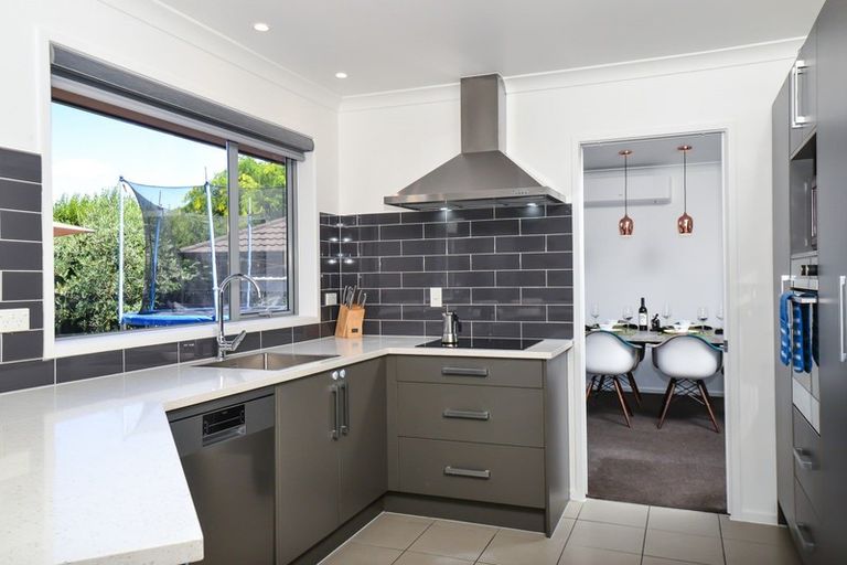 Photo of property in 5 Compton Grove, Huntington, Hamilton, 3210