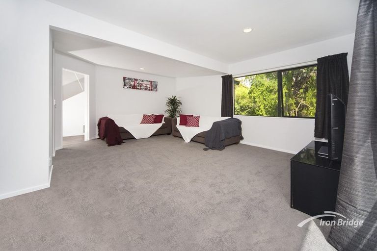 Photo of property in 2/8 Fuchsia Place, Birkdale, Auckland, 0626