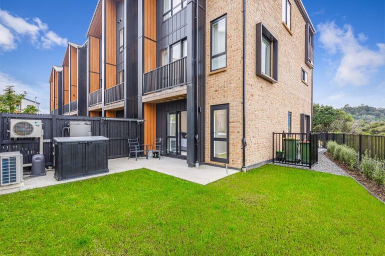 Photo of property in 7/35 Marine Parade, Hobsonville, Auckland, 0616