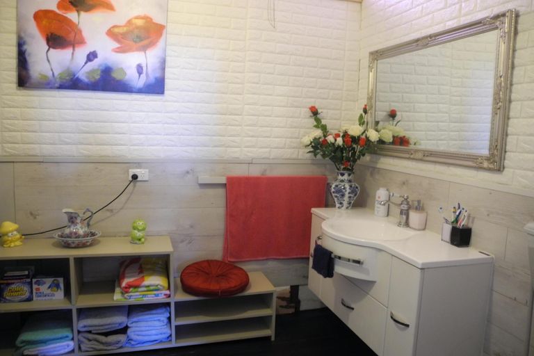 Photo of property in 22 Timaru Road, Waimate, 7924