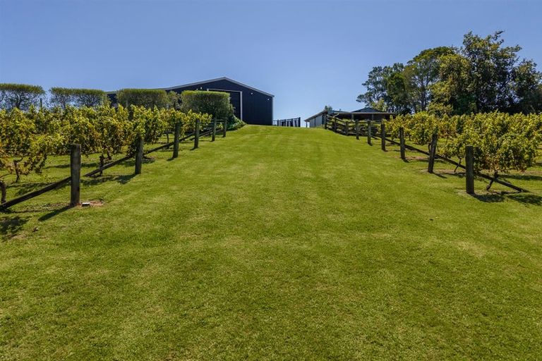 Photo of property in 583 State Highway 16, Kumeu, 0891