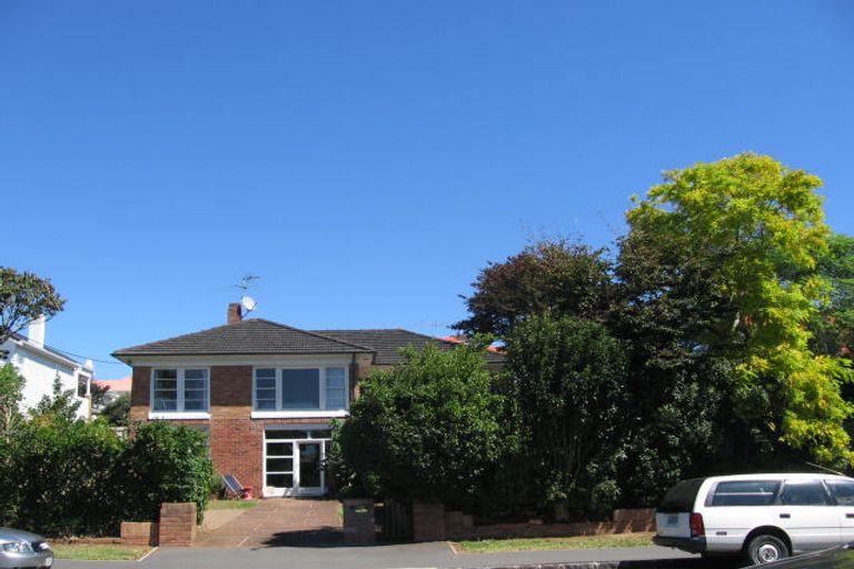 Photo of property in 106 Kitchener Road, Milford, Auckland, 0620