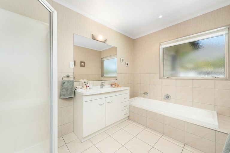 Photo of property in 9 Glenmonarch Place, Pyes Pa, Tauranga, 3112