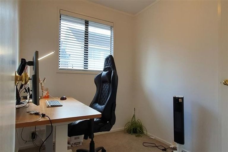 Photo of property in 12 Cherub Place, West Harbour, Auckland, 0618
