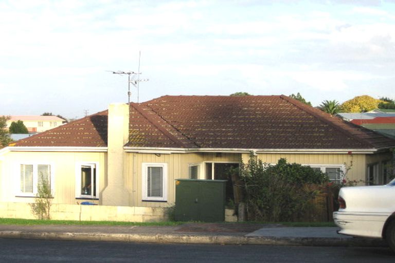 Photo of property in 1a Roberts Road, Te Atatu South, Auckland, 0610