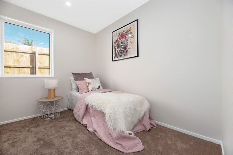 Photo of property in 18a Kearney Place, Massey, Auckland, 0614