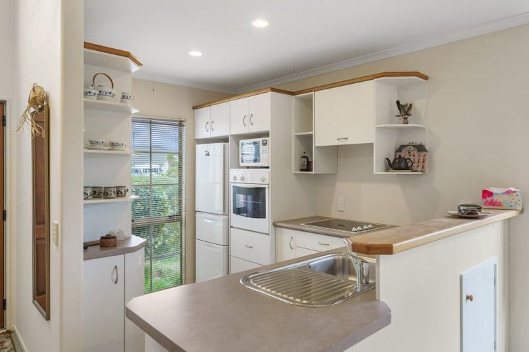 Photo of property in 35 Lakeridge Close, Rangatira Park, Taupo, 3330