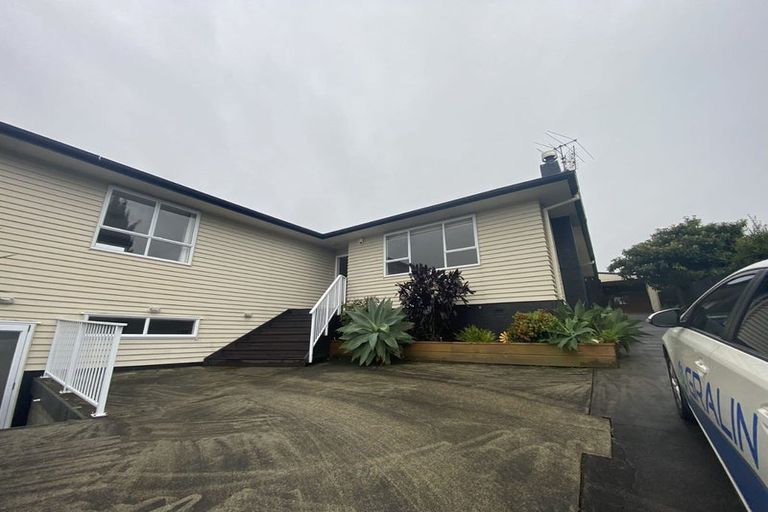 Photo of property in 4 Trojan Crescent, New Lynn, Auckland, 0600