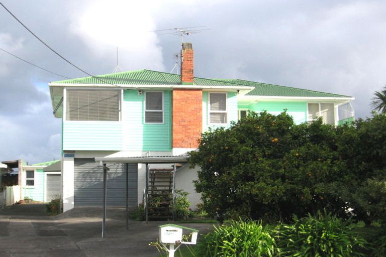 Photo of property in 25 Woodford Avenue, Henderson, Auckland, 0610