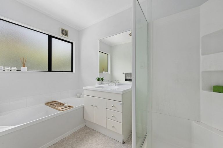 Photo of property in 59 Pokohiwi Road, Normandale, Lower Hutt, 5010