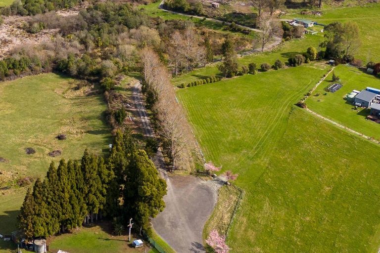 Photo of property in 70 Parerohi Grove, Kuratau, Turangi, 3381
