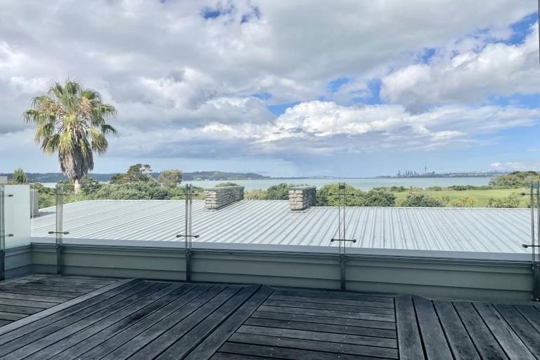 Photo of property in 47 Spinnaker Drive, Te Atatu Peninsula, Auckland, 0610