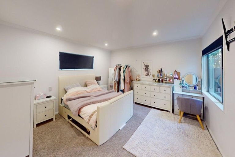 Photo of property in 6 D'urville Place, Kelvin Grove, Palmerston North, 4414
