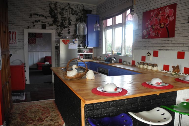 Photo of property in 22 Timaru Road, Waimate, 7924