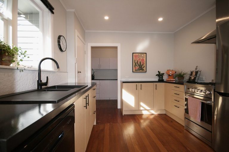 Photo of property in 7e Tasman Street, Vogeltown, New Plymouth, 4310