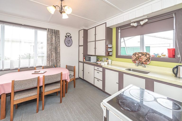 Photo of property in 22 Egmont Street, Castlecliff, Whanganui, 4501