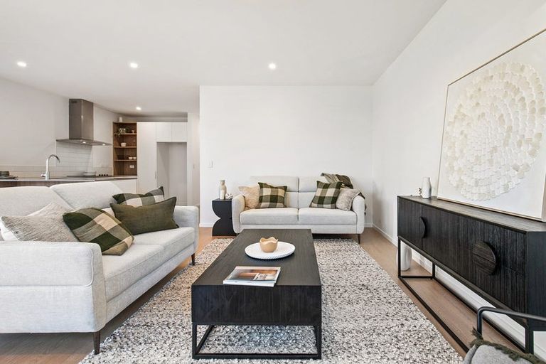 Photo of property in 2/529g Massey Road, Mangere, Auckland, 2022