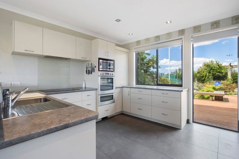 Photo of property in 28 Noble Johnston Drive, Katikati, 3129