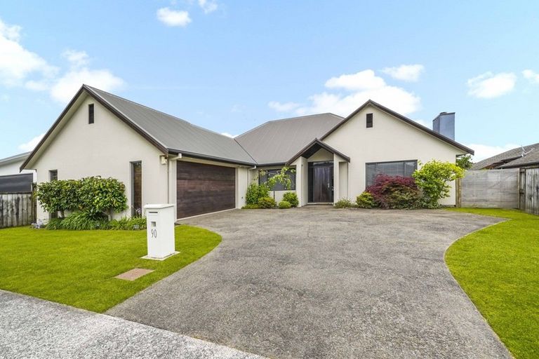 Photo of property in 90 Saint James Drive, Huntington, Hamilton, 3210