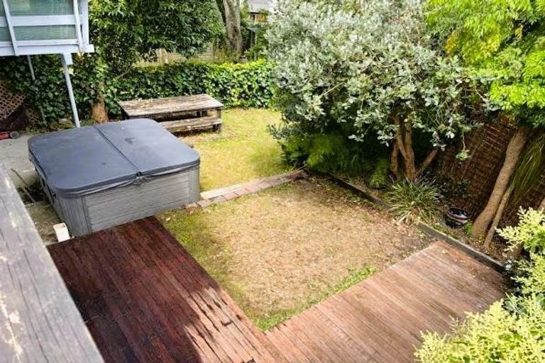Photo of property in 4/162 Onewa Road, Northcote, Auckland, 0627