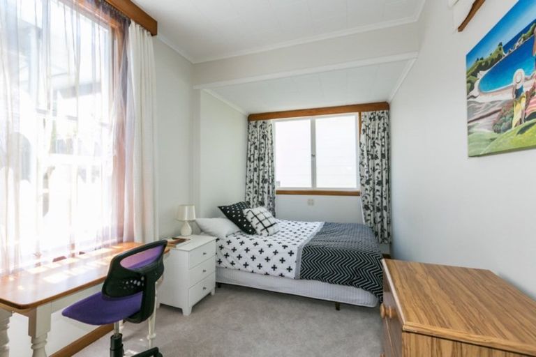 Photo of property in 5 Sealy Road, Bluff Hill, Napier, 4110