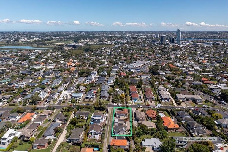 Photo of property in 2/22 Onepoto Road, Hauraki, Auckland, 0622