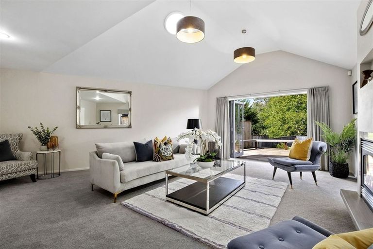 Photo of property in 280a East Coast Road, Forrest Hill, Auckland, 0620