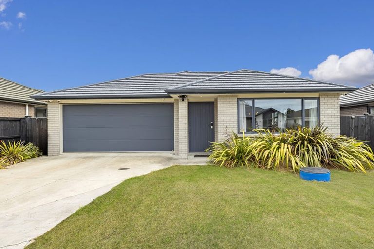 Photo of property in 9 Moemoea Avenue, Kumeu, 0810