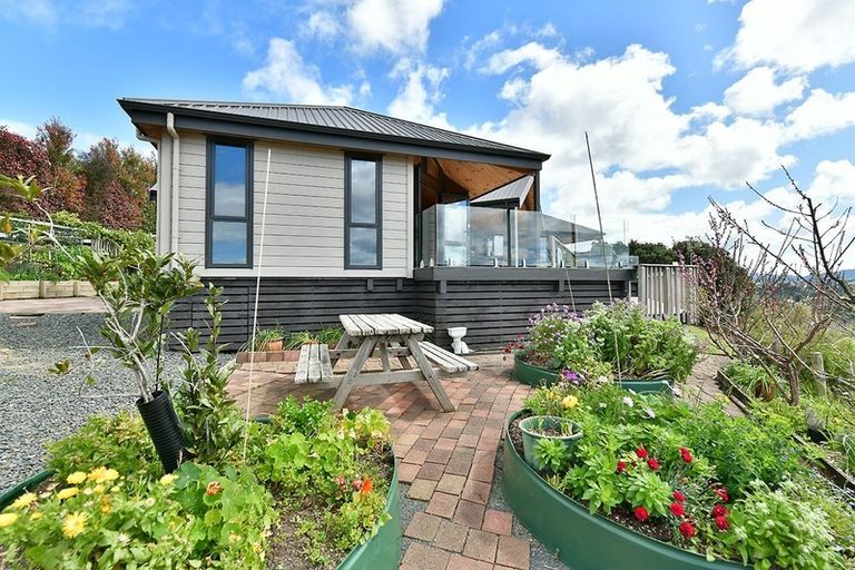 Photo of property in 4 Kanuka Road, Sandspit, Warkworth, 0982