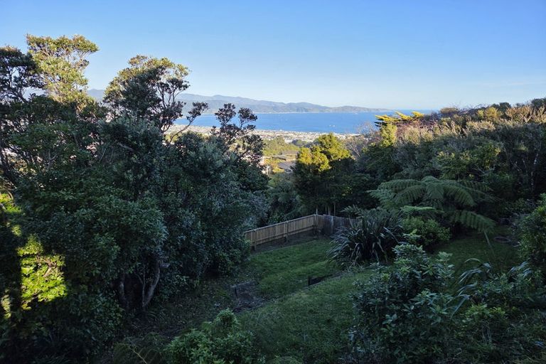 Photo of property in 35 Acacia Avenue, Maungaraki, Lower Hutt, 5010
