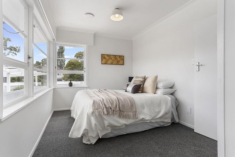 Photo of property in 5 Braebank Lane, Te Atatu South, Auckland, 0610