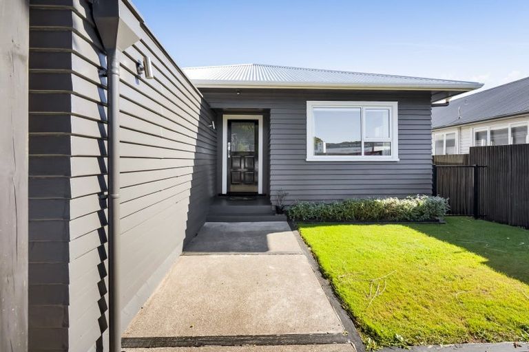 Photo of property in 290 Devon Street West, New Plymouth, 4310