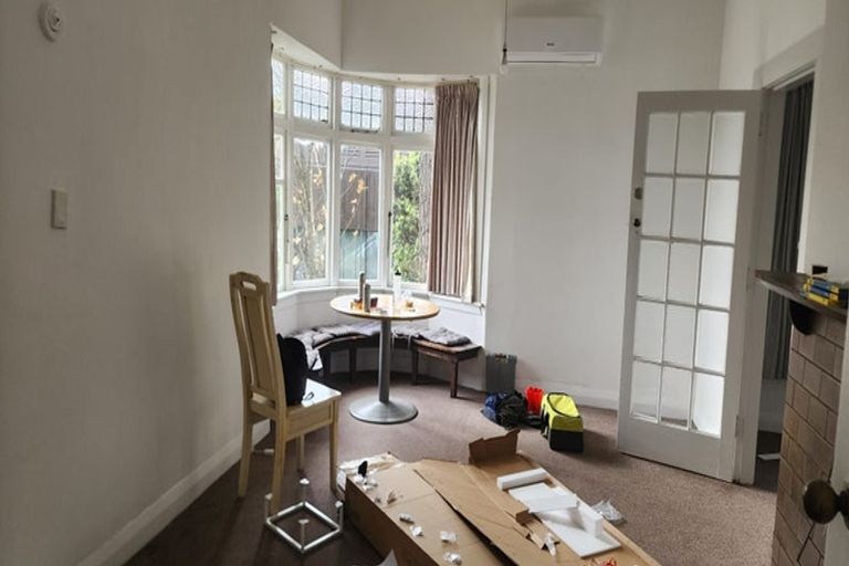 Photo of property in 60 Kelburn Parade, Kelburn, Wellington, 6012