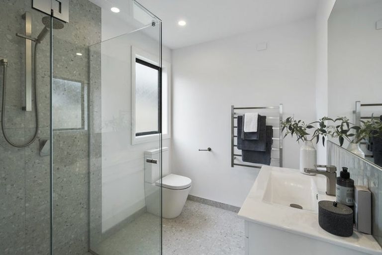 Photo of property in 17c Brightwater Terrace, Terrace End, Palmerston North, 4410