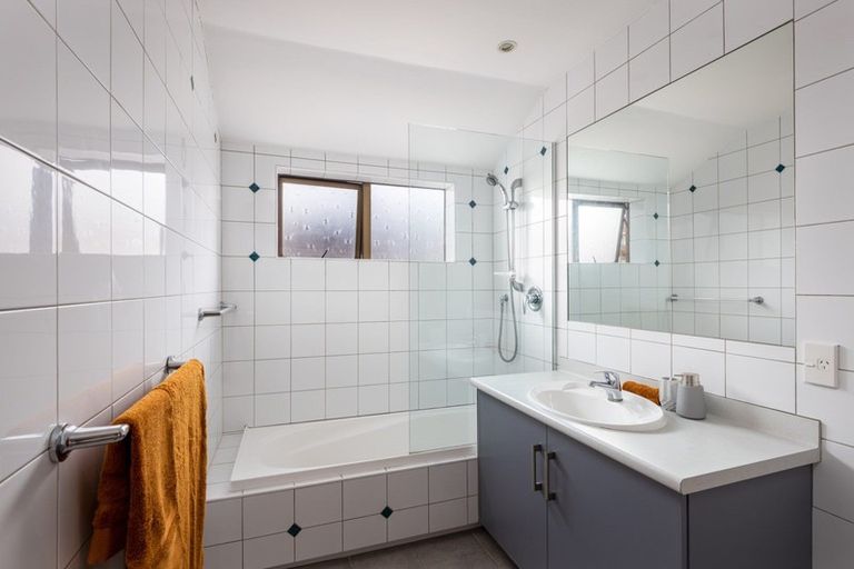 Photo of property in 115 Heta Road, Highlands Park, New Plymouth, 4312