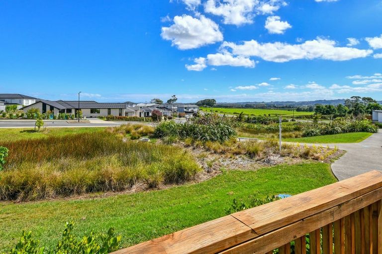 Photo of property in 1 Kapuarangi Lane, Papakura, 2110