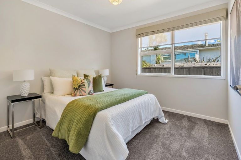 Photo of property in 17 Advene Road, Cockle Bay, Auckland, 2014