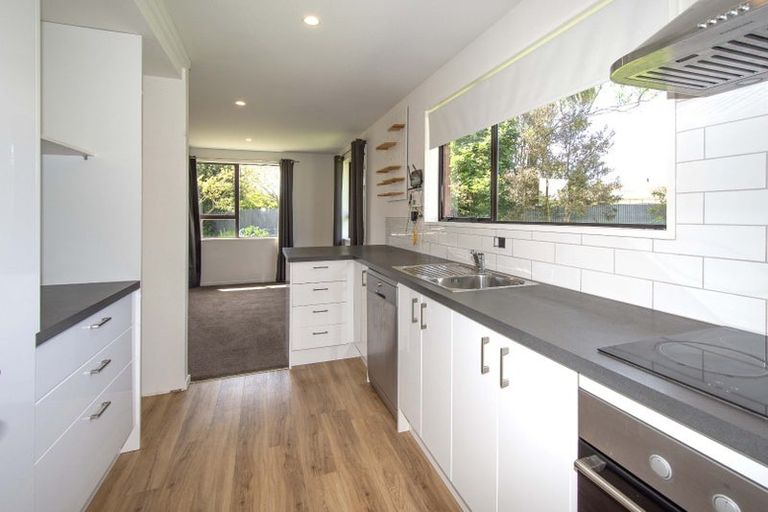 Photo of property in 9 Momorangi Crescent, Redwood, Christchurch, 8051