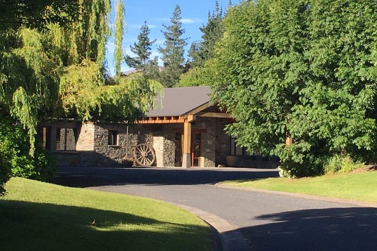 Photo of property in 73 Alec Robins Road, Lake Hayes, Queenstown, 9371