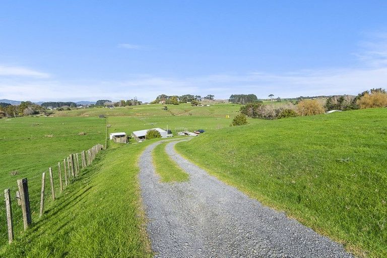 Photo of property in 141 Karioitahi Road, Waiuku, 2683