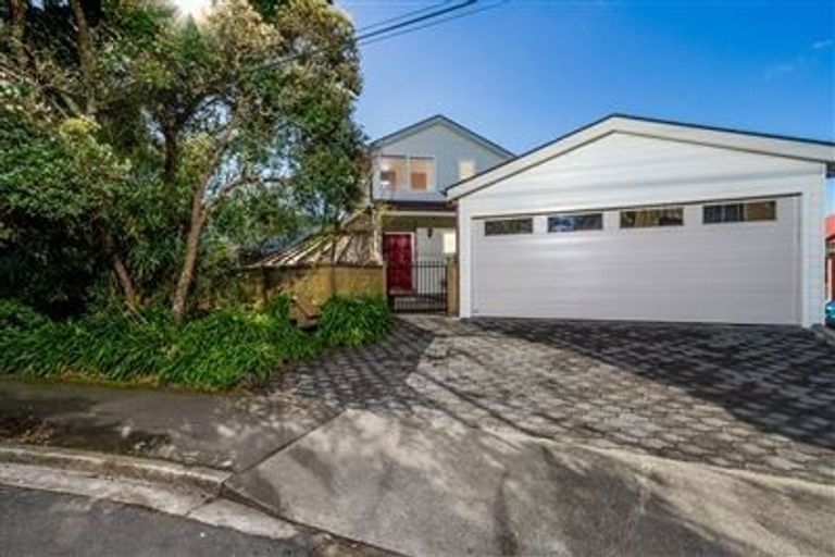 Photo of property in 68 Seacliffe Avenue, Narrow Neck, Auckland, 0622