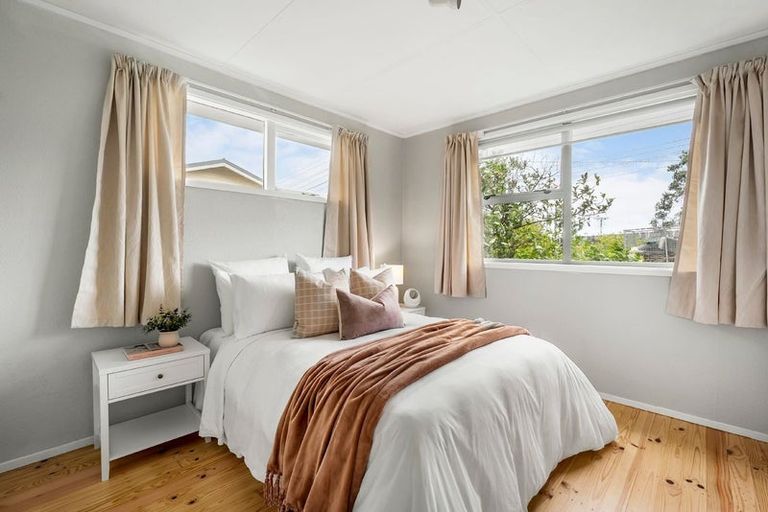 Photo of property in 897 East Coast Road, Northcross, Auckland, 0632