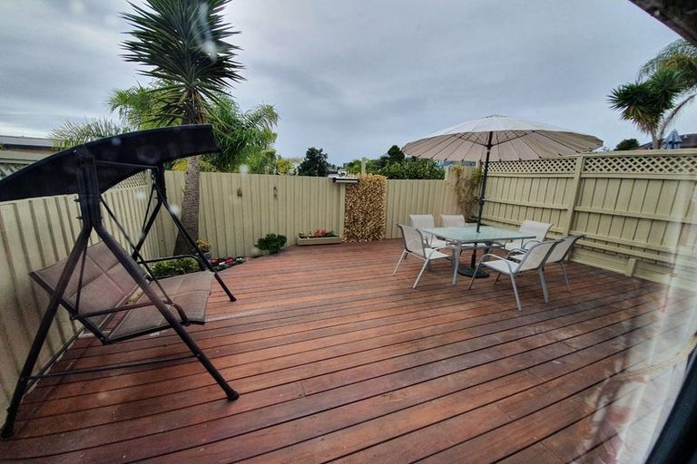 Photo of property in 8/18 Pannill Place, Oteha, Auckland, 0632