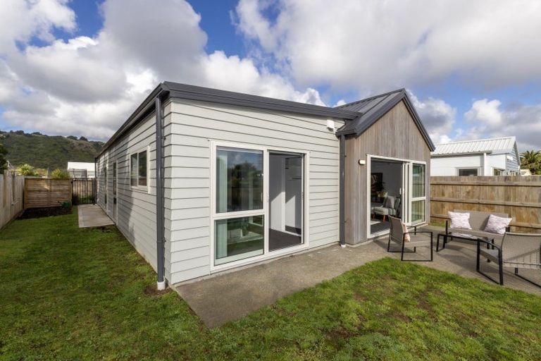 Photo of property in 26 Koru Loop, Paraparaumu, 5032