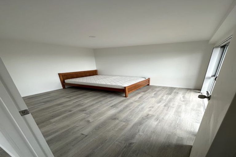 Photo of property in 322 Glenfield Road, Glenfield, Auckland, 0629