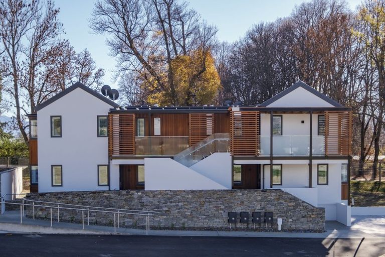 Photo of property in 2 Ashgrove Lane, Ashhurst, 4470